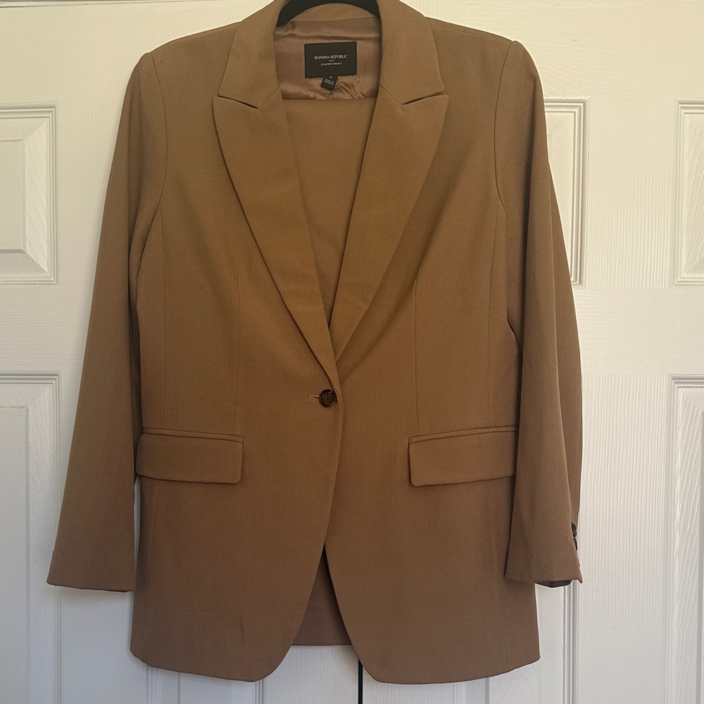 {Banana Republic} Tan Single-Button Suit